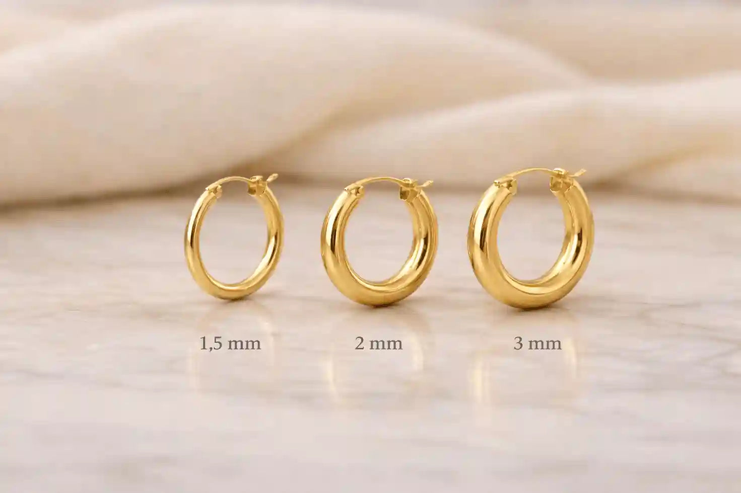 diferentes grosores de pendientes de aros de oro