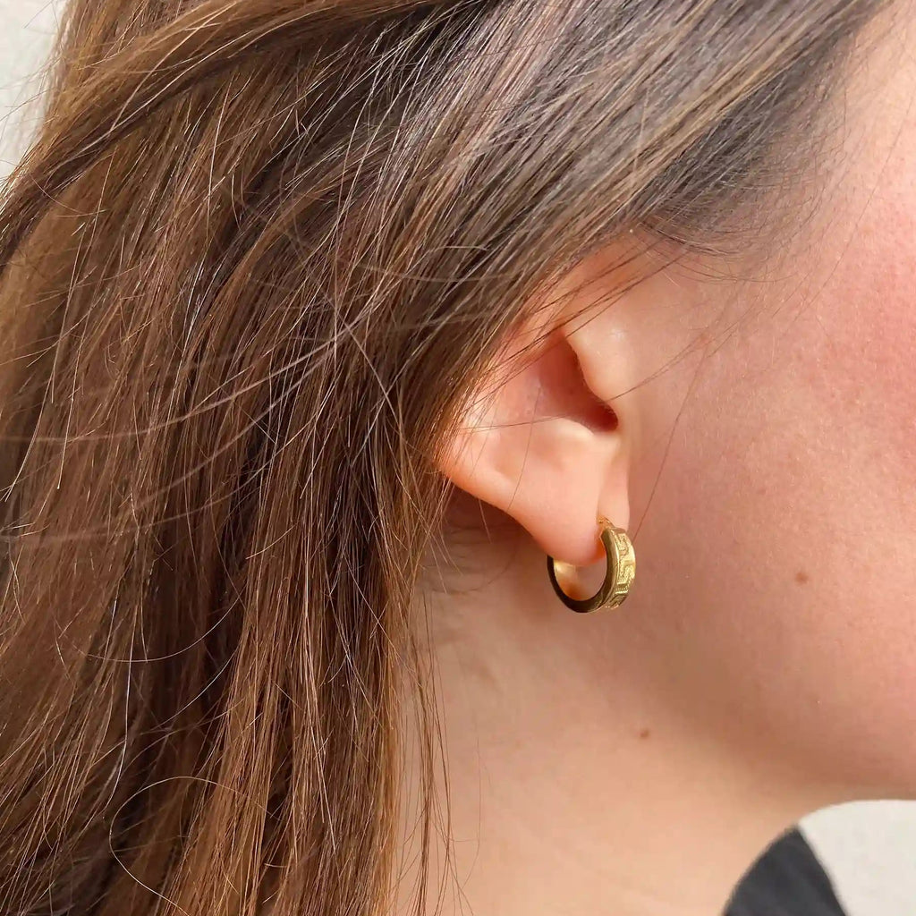 aros de oro 18kt grecas de 10mm de diametro